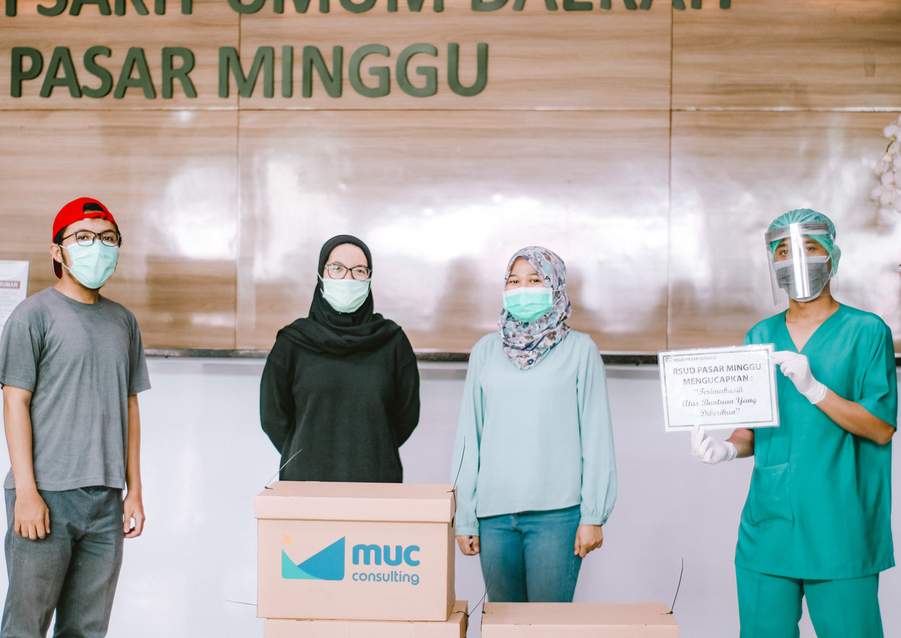 MUC Consulting Serahkan Bantuan APD Penanganan Covid-19